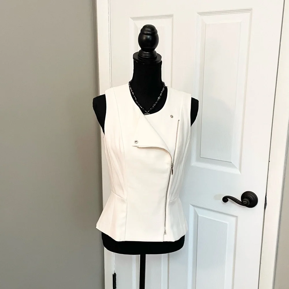 White House Black Market Top🖤🤍NWOT - Picture 8 of 10